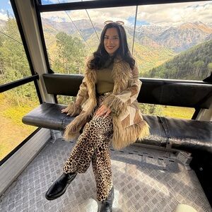 Meet your Posher, Claudia